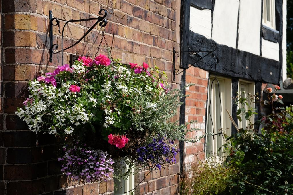 The Raven Hotel Much Wenlock Buitenkant foto