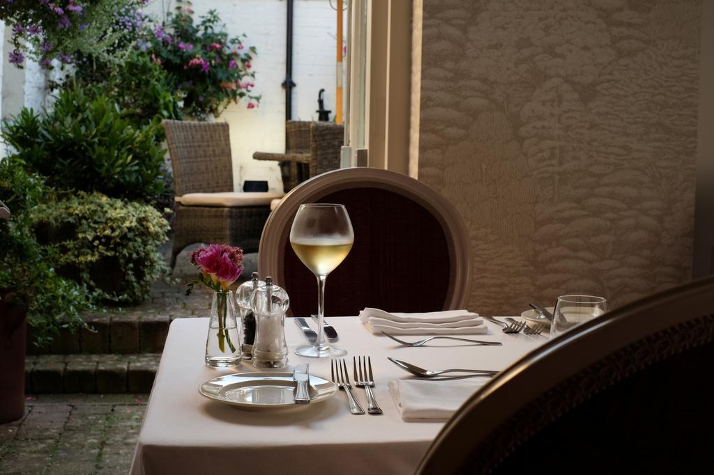 The Raven Hotel Much Wenlock Buitenkant foto