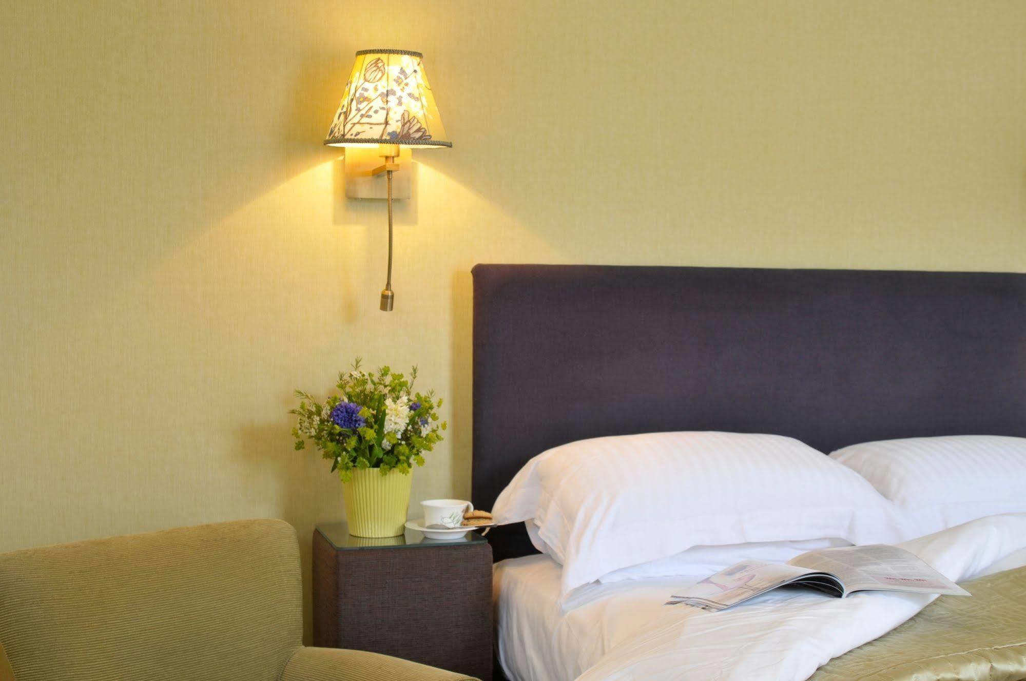 The Raven Hotel Much Wenlock Buitenkant foto